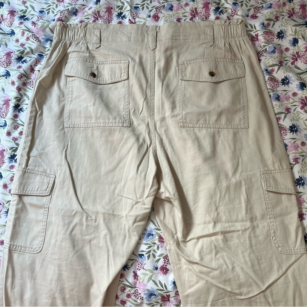 Old Navy Extra Wide Leg High Waisted Cargo Pants - Picture 3 of 5